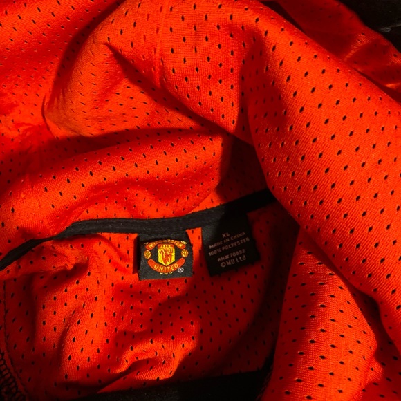 NWT Manchester United Warm-Up/Training Hoodie - Black/Red - Size “Men’s” XL - Picture 2 of 7